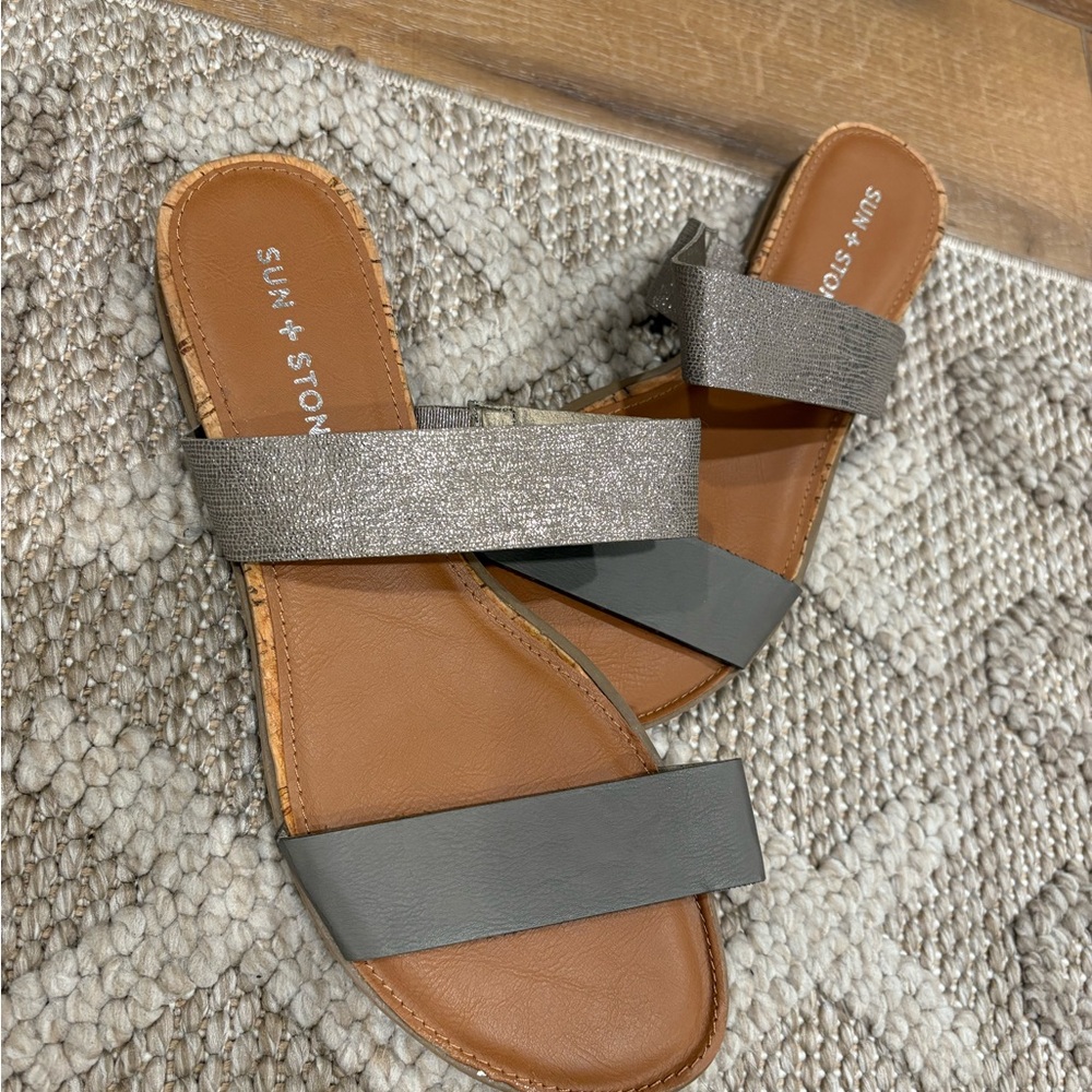 Sun + Stone Women's 8W Silver and Gray Sandals Wide Width